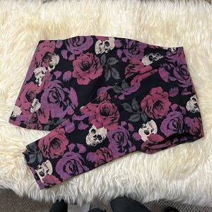 Torrid leggings. Black with purple roses and skulls. Sz 2. EUC